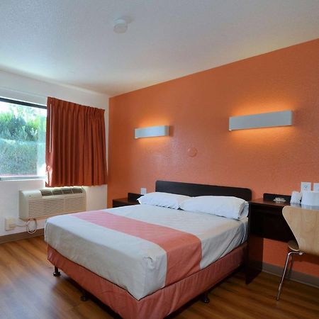 Motel 6-Laredo, Tx - South Экстерьер фото