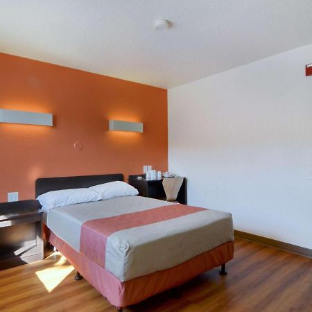Motel 6-Laredo, Tx - South Экстерьер фото