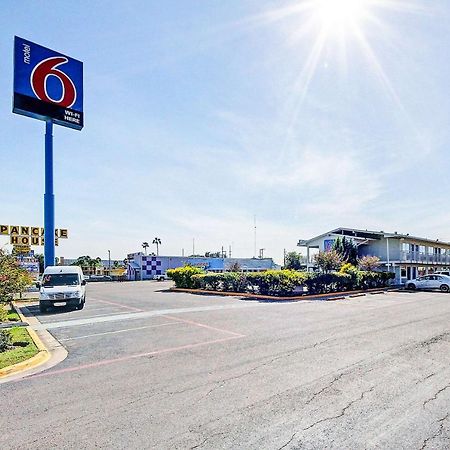 Motel 6-Laredo, Tx - South Экстерьер фото