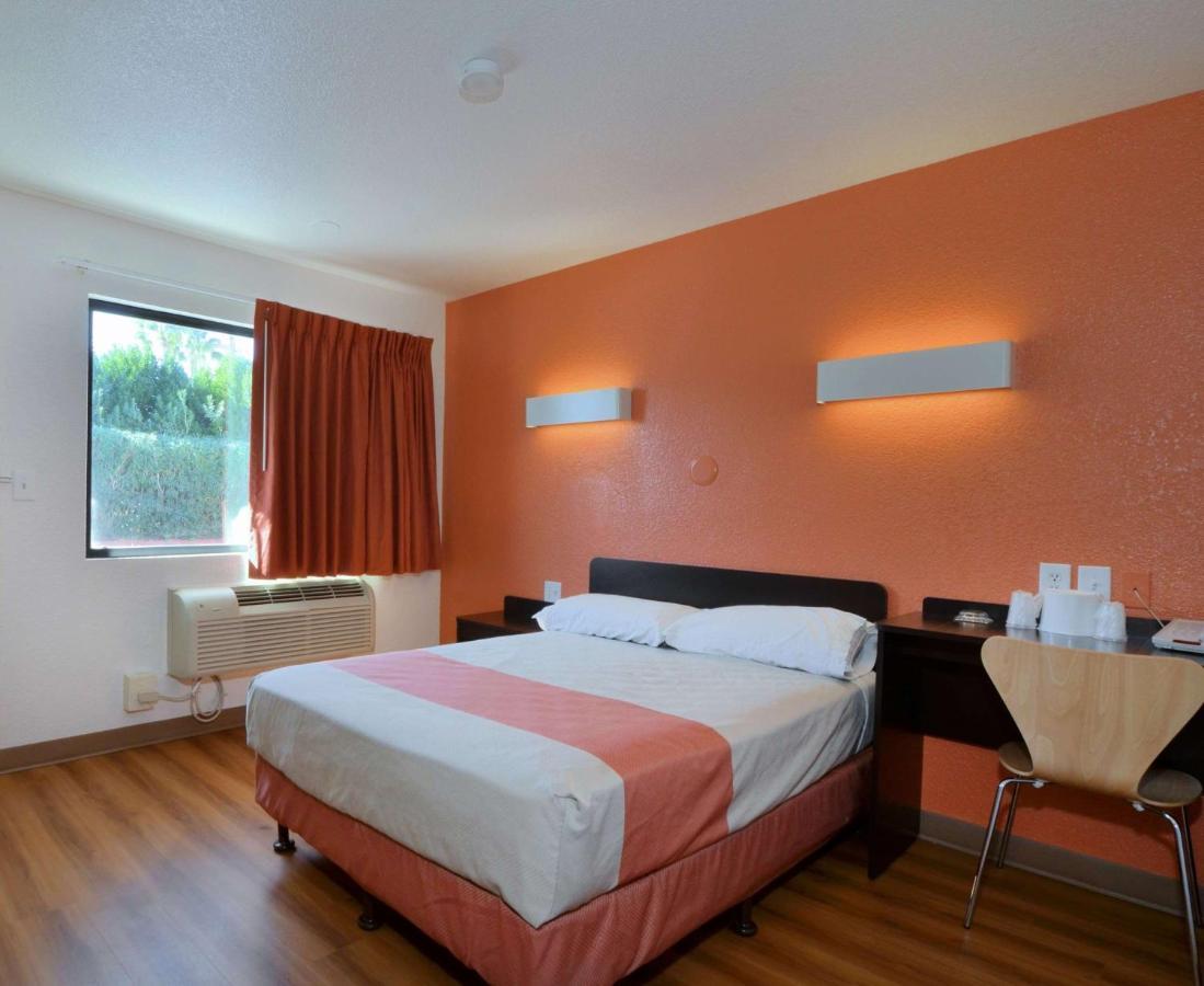 Motel 6-Laredo, Tx - South Экстерьер фото