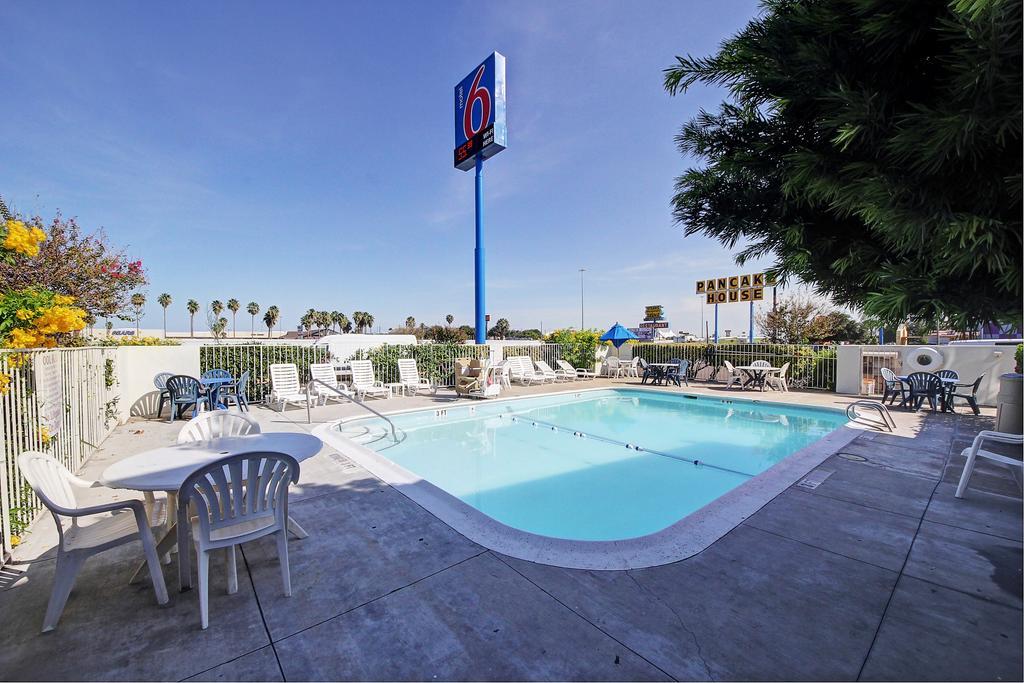 Motel 6-Laredo, Tx - South Экстерьер фото