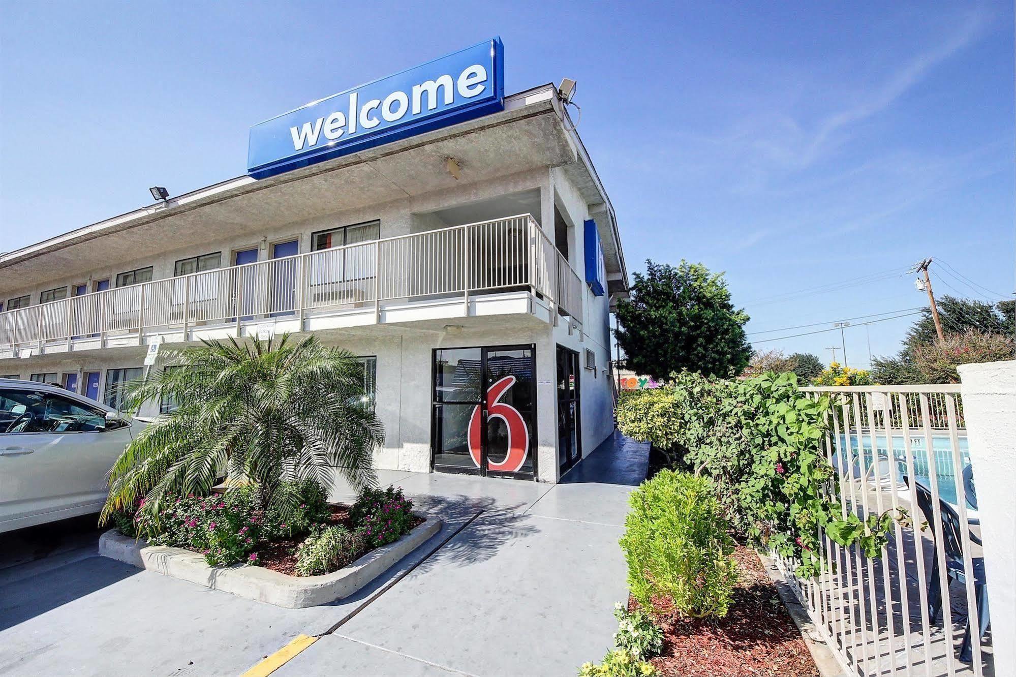 Motel 6-Laredo, Tx - South Экстерьер фото