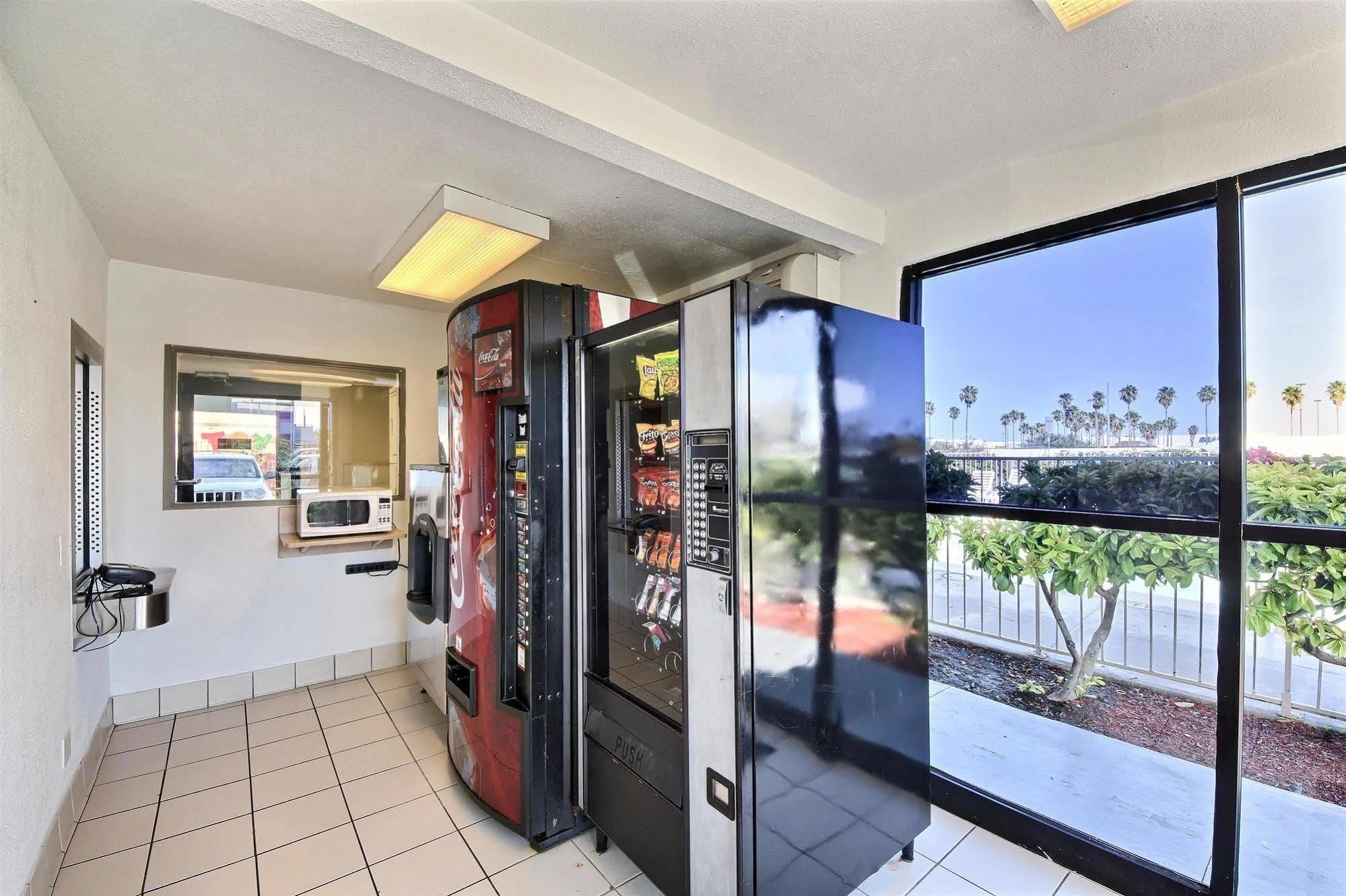 Motel 6-Laredo, Tx - South Экстерьер фото