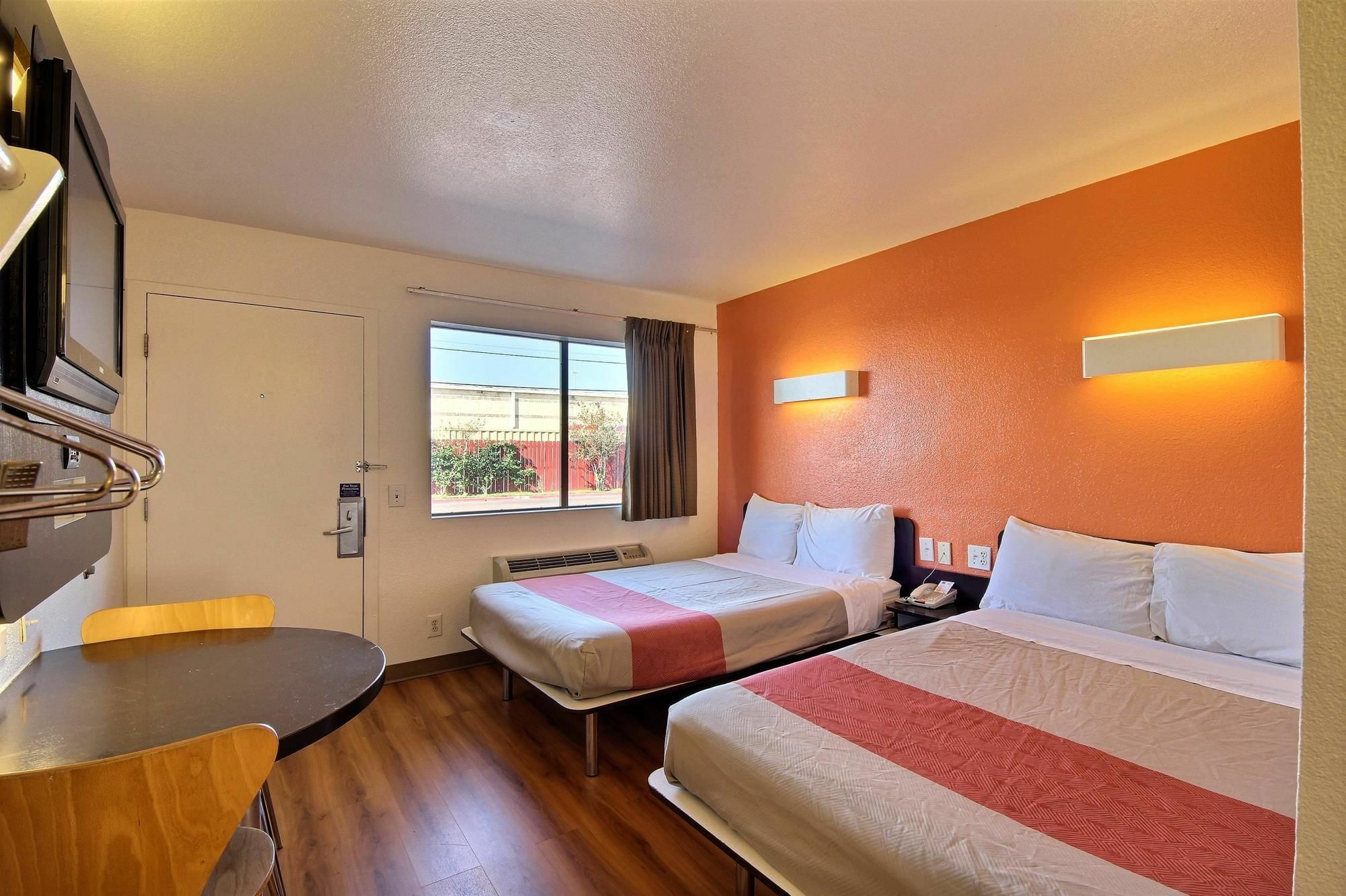 Motel 6-Laredo, Tx - South Экстерьер фото